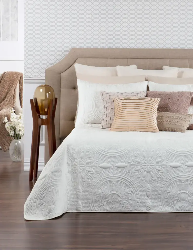 EDREDÓN LUXUS VELVET BORDADO CON RELIEVE