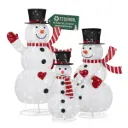 DECORACIÓN EXTERIOR FAMILIA MUÑECO DE NIEVE 1 SET (3 PZS) ESQUIMAL (GRANDE) 110 cm * 66 cm * 150 cm (MEDIANO) 84 cm * 55cm * 120 cm (PEQUEÑO) 66 cm * 39 cm * 90 cm 100% POL 